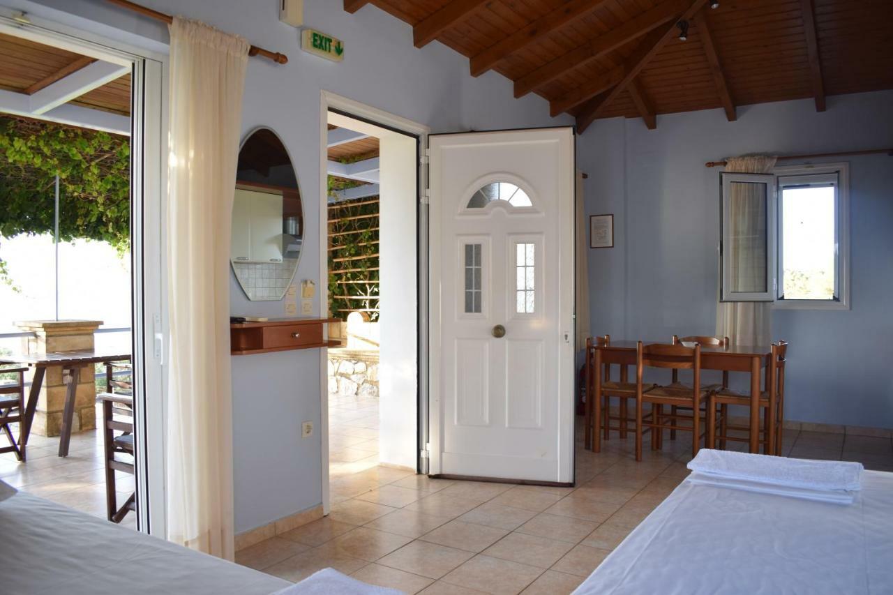 Alexandros Seaside Family Apartments & Villas - Paradise, 7' From Petalidi Kalamaki  Extérieur photo