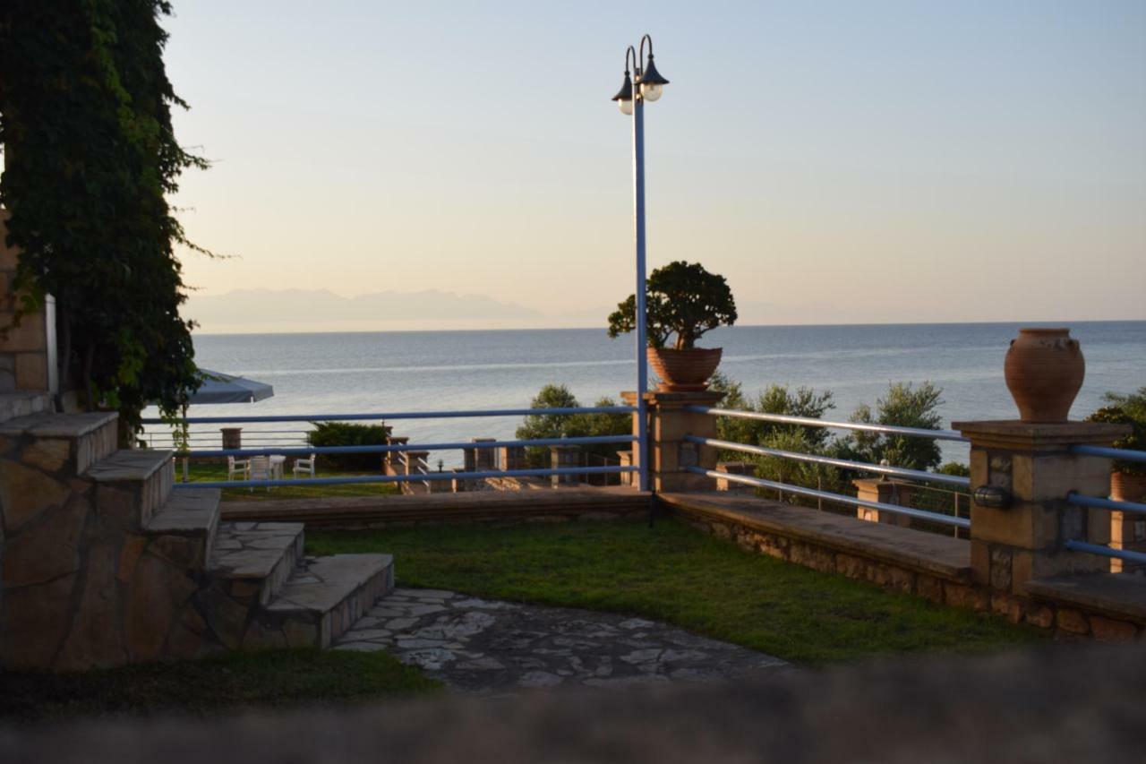 Alexandros Seaside Family Apartments & Villas - Paradise, 7' From Petalidi Kalamaki  Extérieur photo