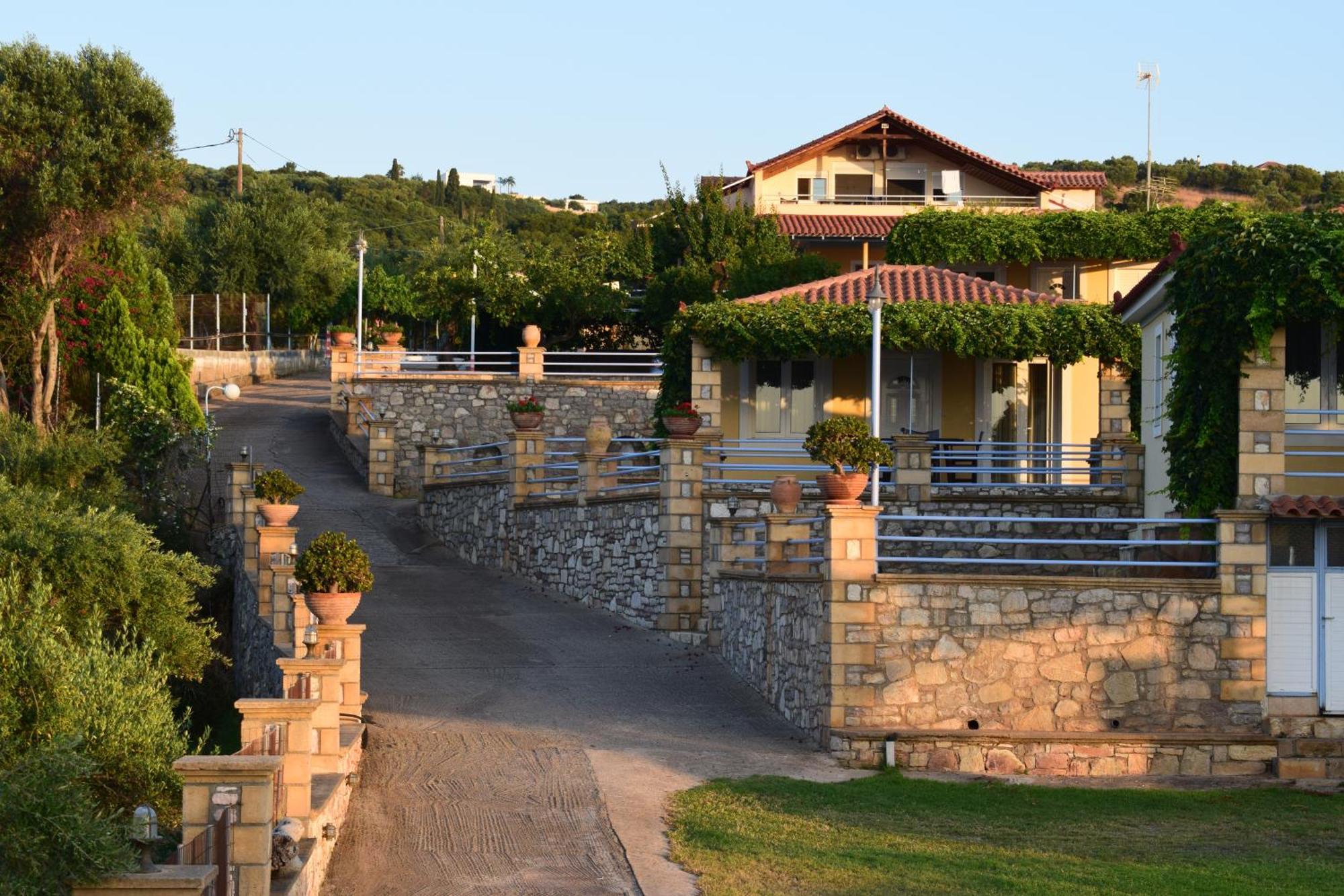 Alexandros Seaside Family Apartments & Villas - Paradise, 7' From Petalidi Kalamaki  Extérieur photo